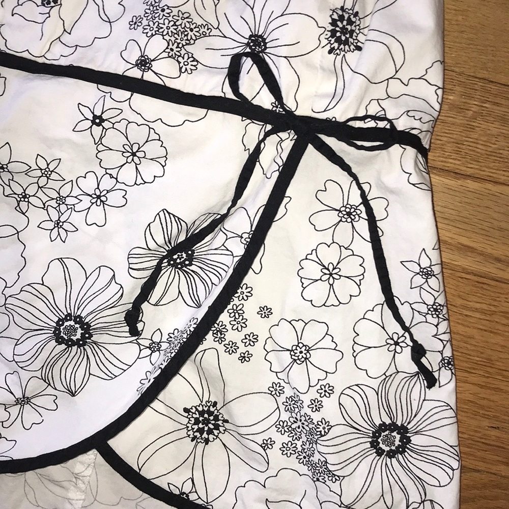 STUDIO Halter Top - Picture 2 of 5